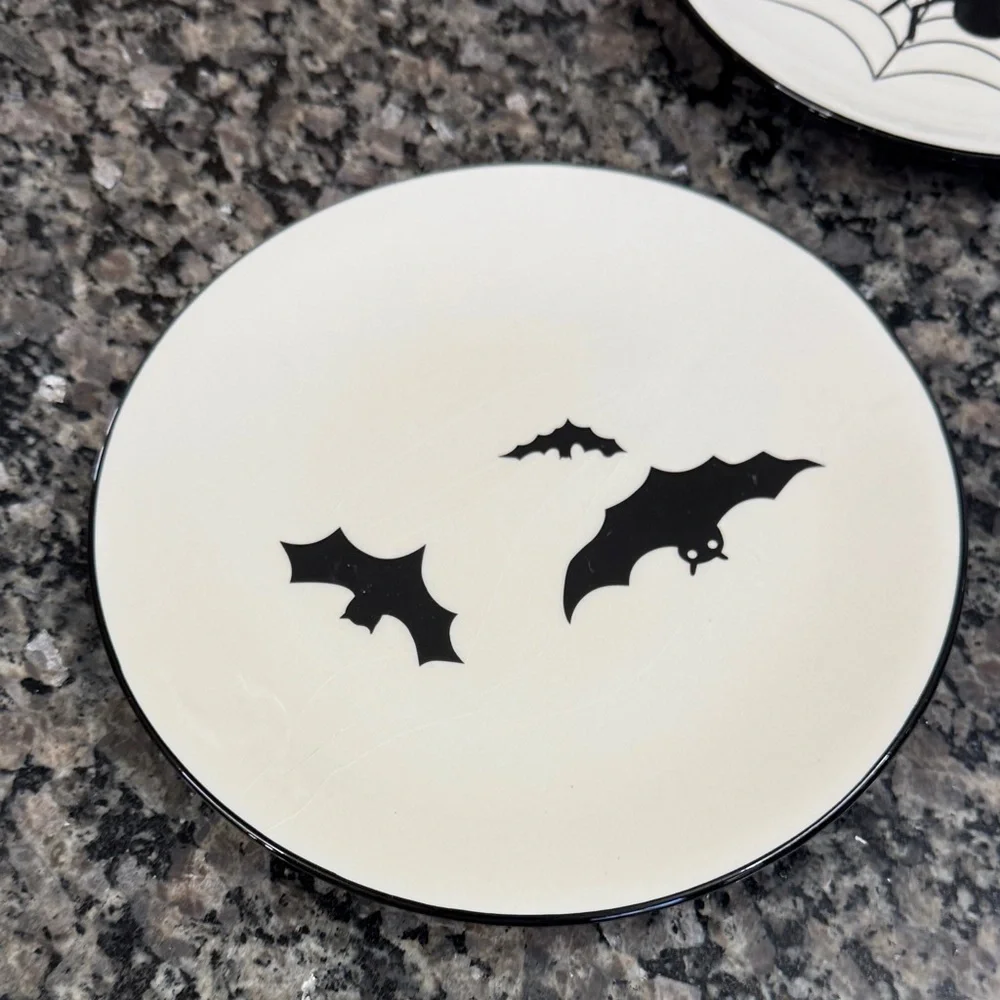 4 Halloween Themed Plates 8 inch NEW